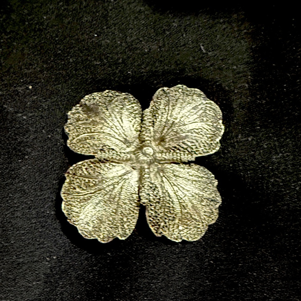 Silvertone Textured Flower Clover Brooch